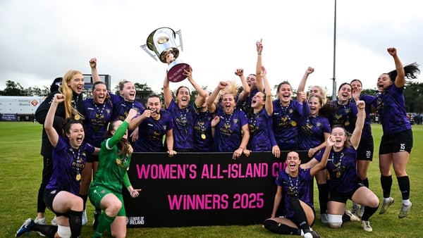 31 August 2025; Kylie Murphy of Wexford celebrates with team-mates and the cup after the All-Island Cup final match between Wexford and Bohemians at Ferrycarrig Park in Wexford. Photo by Shauna Clinton/Sportsfile
