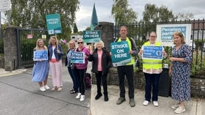 Pickets at schools amid indefinite strike by secretaries, caretakers show image