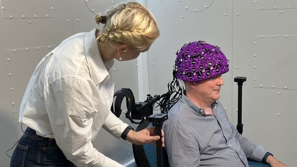 A photo of the brain scan chair and wearable scanner