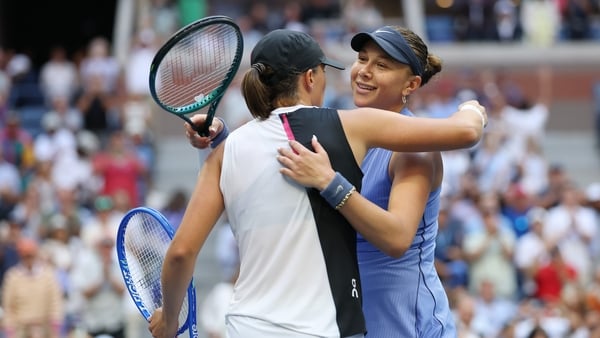 Amanda Anisimova, right, embraces Iga Swiatek after her victory