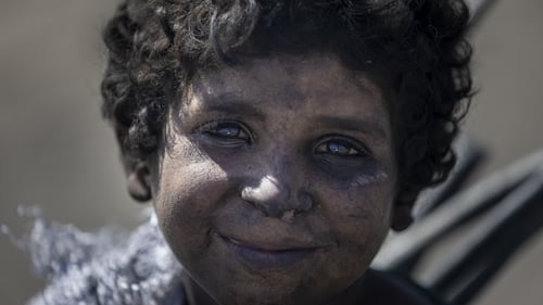 A Palestinian child amongst those moving towards central Gaza through Al-Rashid Street