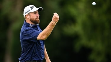 Lowry rues 'sloppy' day on greens