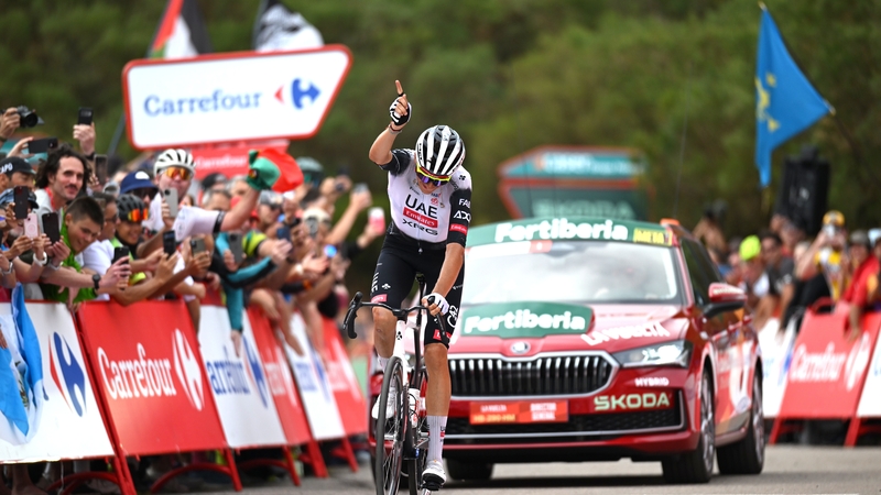 Marc Soler celebrates his stage victory