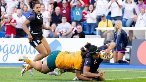 Sadia Kabeya of England dives over the line to score a try
