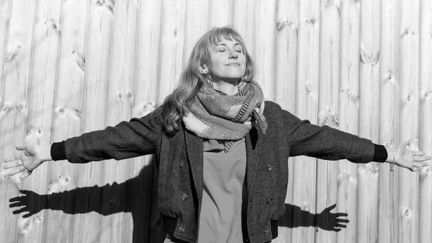 landscape shot of irish singer Inni-K