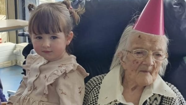 Nábla Diver celebrates 106th birthday with her great niece Aoife Ferry