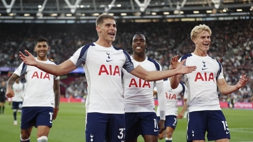 Micky van de Ven (C) celebrates scoring Spurs' third