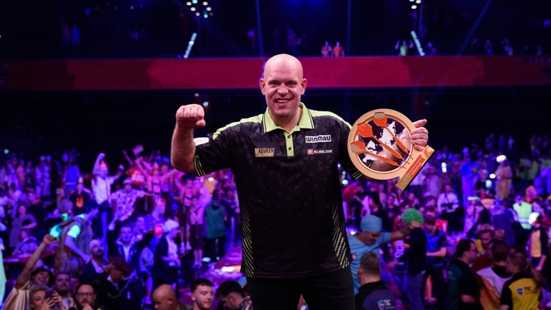 Michael van Gerwen celebrates his final success (Image: Kelly Deckers/PDC)