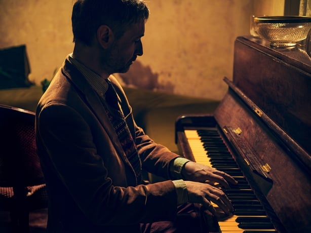 landscape shot of Neil Hannon of The Divine Comedy