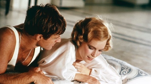 Robert Redford as Jay Gatsby and Mia Farrow as Daisy Buchanan in the film The Great Gatsby, 1974