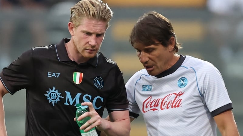 Napoli manager Antonio Conte (R) and player Kevin De Bruyne