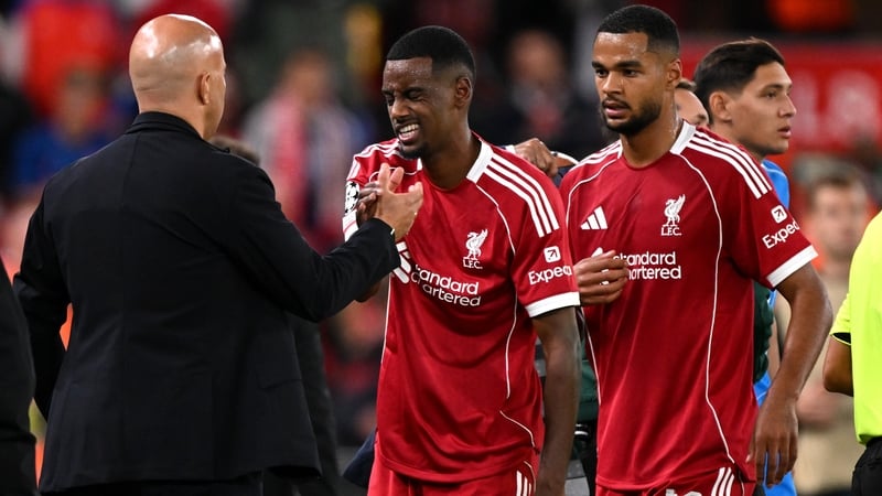 Alexander Isak (C) and Cody Gakpo (R) with Liverpool manager Arne Slot