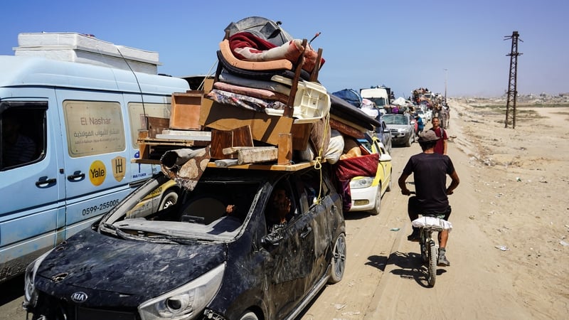 Palestinians flee from northern Gaza to the south