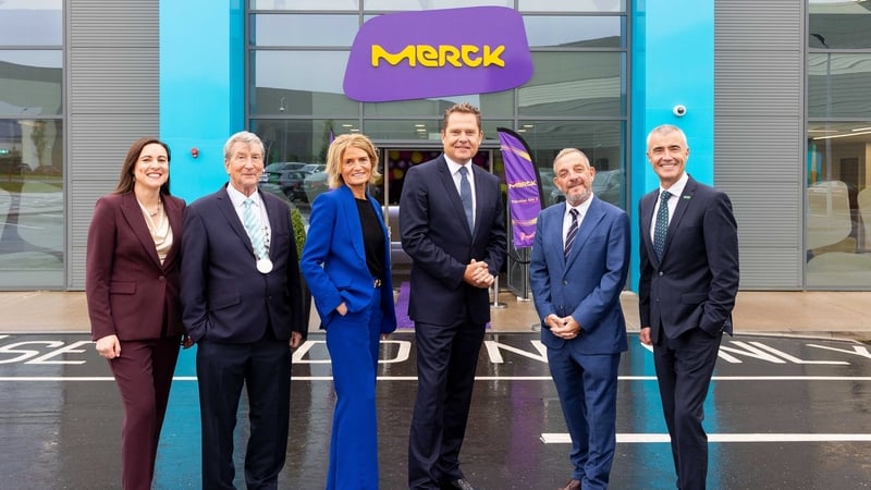Órla Fitzgerald, Head of Operations at Merck Blarney; Minister of State Jerry Buttimer, Councillor Michael Looney, Jean-Charles Wirth, Global CEO, Merck Life Science; Mary Buckley, IDA Ireland and Mark Dunphy, Managing Director and Head of Cork Operations