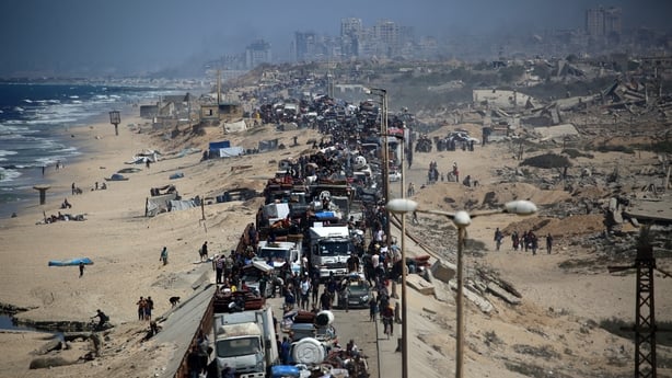 Palestinians from Gaza City move southwards with their belongings