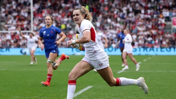 BRISTOL, ENGLAND - SEPTEMBER 20: Ellie Kildunne of England races clear to score her team's first try during the Women's Rugby World Cup 2025 Semi Final match between France and England at Ashton Gate on September 20, 2025 in Bristol, England. (Photo by David Rogers/Getty Images)