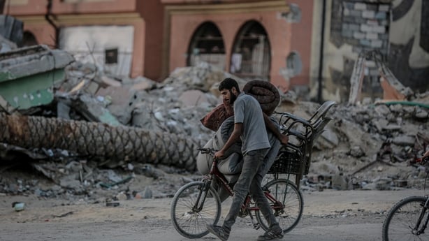 Palestinians flee to the south along Al-Nasr and Sheikh Radwan neighborhoods with their belongings following intensified Israeli airstrikes