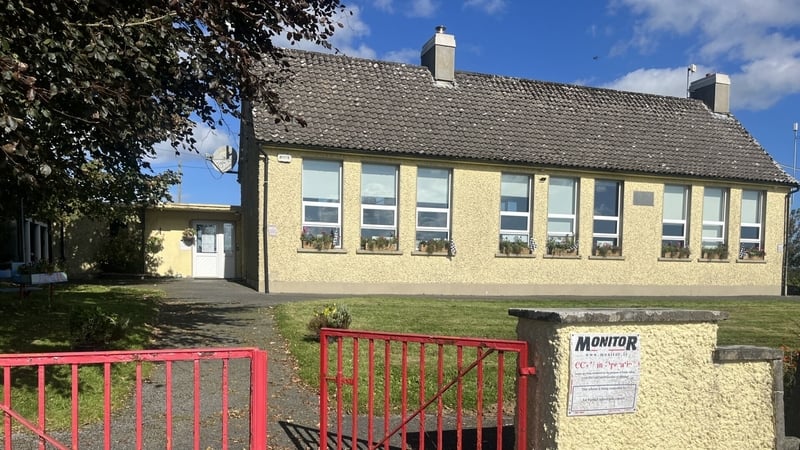 Scoil Mhichíl Naofa gar d'Inis Díomáin i gCo an Chláir