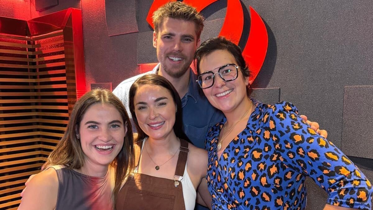 Caroline Menton, Jay Duffy & Stefanie Preissner - The Walsh Sisters