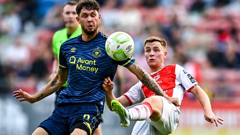 Brandon Kavanagh of St Patrick's Athletic (R) in action against Matty Wolfe duriing the league meeting between the teams on 10 August