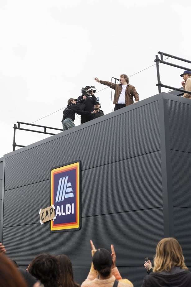 Lewis Capaldi surprises shoppers with an impromptu rooftop performance on an Aldi supermarket in West Bridgford, Nottingham, featuring his new single 'Something in the Heavens'. Picture date: Friday September 26, 2025. PA Photo. To mark the occasion, the singer has temporarily rebranded the store's 
