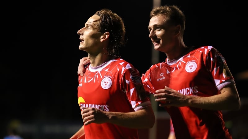Harry Wood of Shelbourne (l) after slotting home the winning penalty