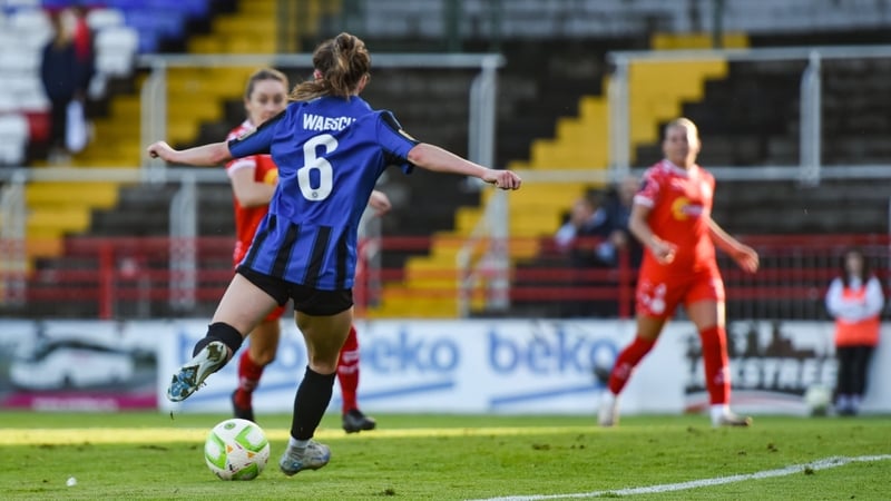 Hannah Waesch shoots to score Athlone Town's first goal