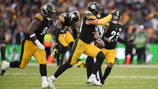 28 September 2025; Linebacker TJ Watt #90 of Pittsburgh Steelers celebrates after an intercept during the 2025 NFL International Game between the Pittsburgh Steelers and the Minnesota Vikings at Croke Park in Dublin. Photo by Seb Daly/Sportsfile