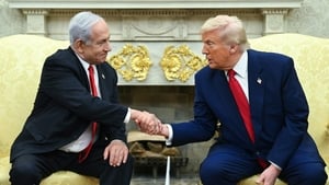 Tús Áite: Gaza - Donald trump ag bualadh le Netanyahu show image