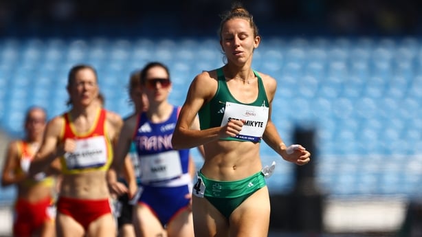 28 September 2025; Greta Streimikyte of team Ireland on her way to winning Gold in the Women's 1500m T13 final during day three of the New Delhi 2025 World Para Athletics Championships at JLN Stadium in New Delhi, India. Photo by Nikola Krstic/Sportsfile