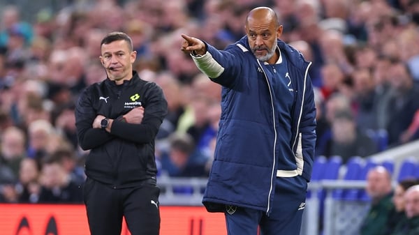 LIVERPOOL, ENGLAND - SEPTEMBER 29: Nuno Espírito Santo the manager / head coach of West Ham United points during the Premier League match between Everton and West Ham United at Hill Dickinson Stadium on September 29, 2025 in Liverpool, England. (Photo by