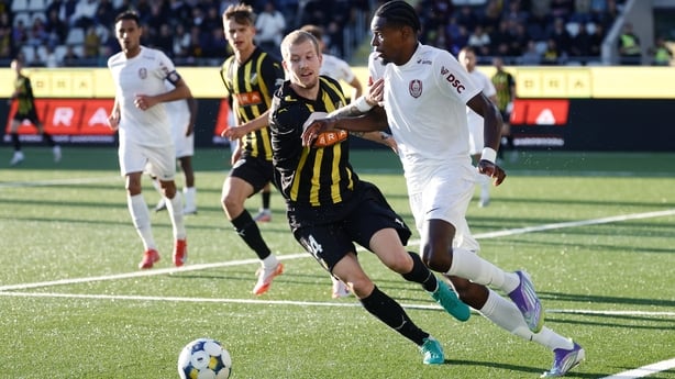 Häcken's Swedish midfielder #14 Simon Gustafson (L) and CFR Cluj's French forward #96 Beni Nkololo vie for the ball during the UEFA Conference League playoff first leg football match between BK Hacken and CFR Cluj in Gothenburg, Sweden, on August 21, 2025.