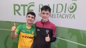 Declan Ó Míocháin, a mháthair Frances Uí Mhíocháin agus Peadar Ó hArlaigh lena mháthair Patricia Uí Arlaigh.  show image