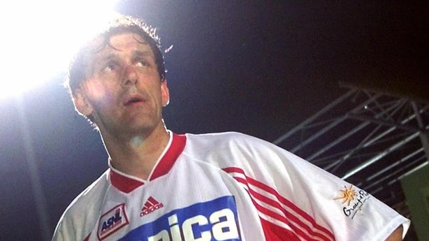 NANCY, FRANCE: (FILES) - This file photo taken 13 May 2000 in Nancy shows Nancy's striker, Irish Tony Cascarino, during a match against Auxerre. Tony Cascarino, made allegations 15 December 2003 in The Times, that he and his team-mates were injected with an unknown substance while he was a player wi