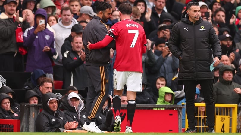 Manchester United Manager Ruben Amorim with Mason Mount