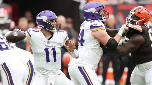 Carson Wentz (L) of Minnesota Vikings threw a crucial late pass