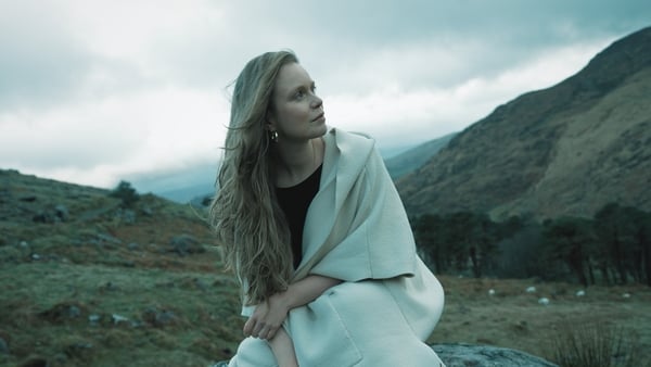 Landscape shot of Irish singer Aisling Unwin