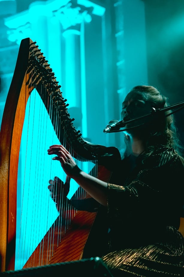 Portrait shot of irish singer and harpist Aisling Unwin