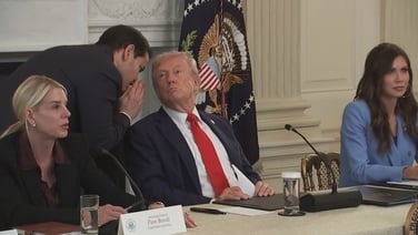 Rubio whispers, hands Trump a note before announcing Gaza deal is 'close'