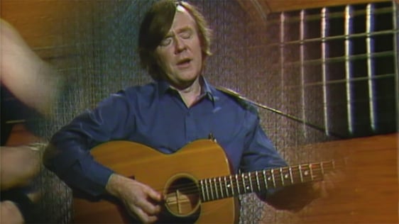 Singer and musician Al O'Donnell perfors 'On Raglan Road' in 1985.