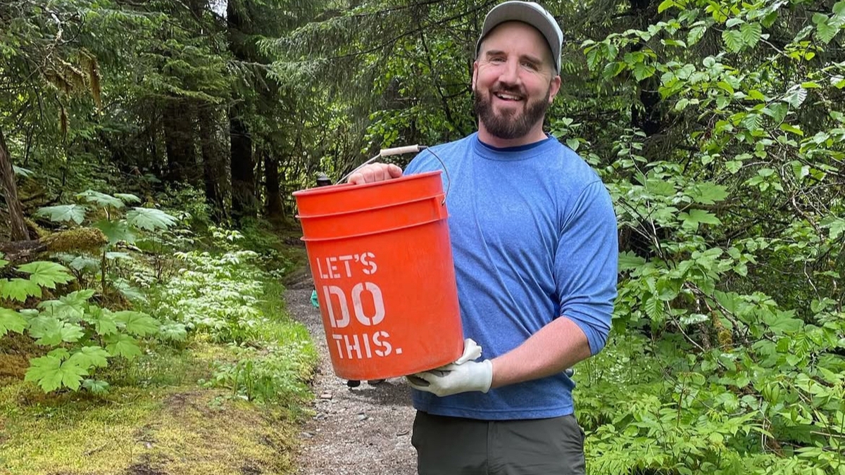 Thom Breathnach, scríbhneoir taistil.