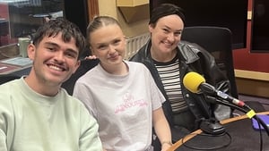 Caoimhe Ní Chonghaile, Laura Pakenham, Seán Óg Mac Seoin agus Méin Nic Craith, painéal na seachtaine. show image