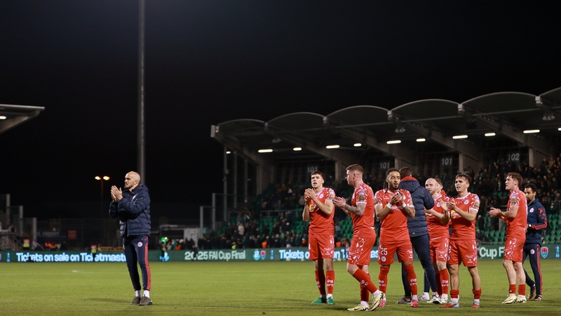 Joey O'Brien and players salute their fans at Tallaght Stadium