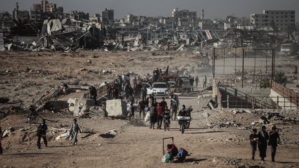 Hundreds of Palestinians continue returning from the south to the north of Gaza