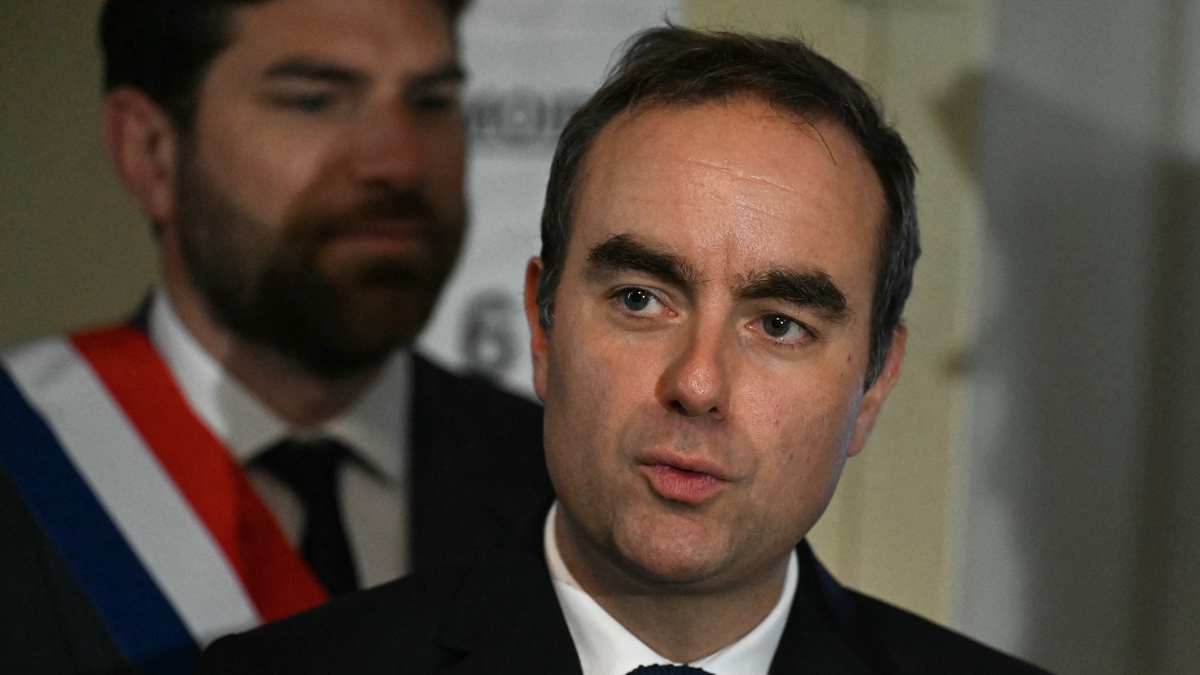John Maguire - Iriseoir i bPáras na Fraince.