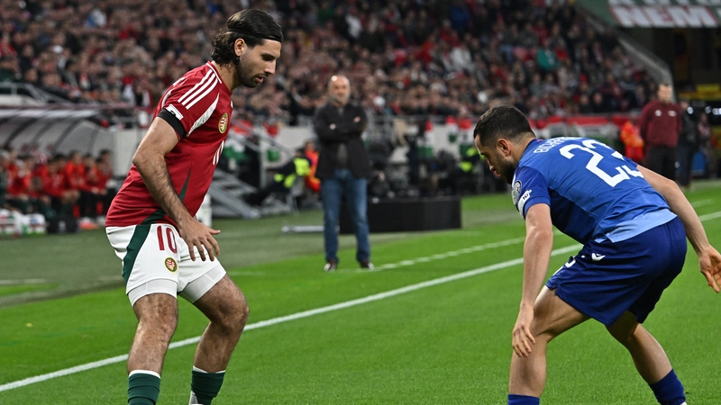 Dominik Szoboszlai (L) and Armenia's midfielder Vahan Bichakhchyan