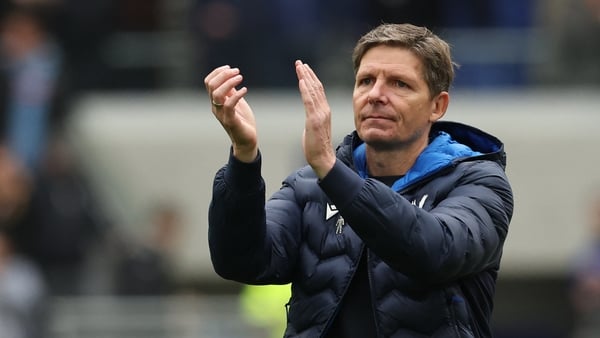 Crystal Palace's Austrian manager Oliver Glasner applauds fans on the pitch after the English Premier League football match between Everton and Crystal Palace at Hill Dickinson Stadium in Liverpool, north west England on October 5, 2025. Everton won the g