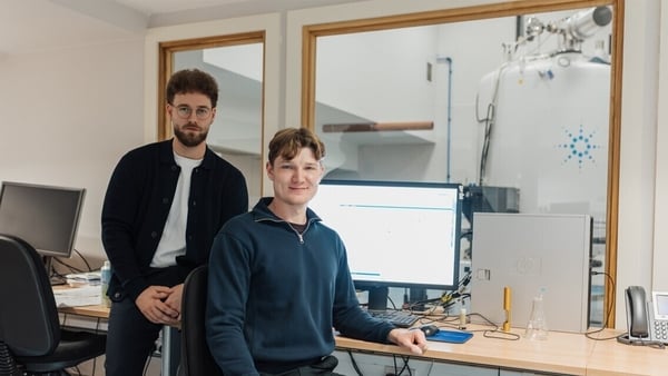 Meta-Flux co-founders Lee Sherlock (CEO) and Brendan Martin (CTO) at Trinity Biomedical Sciences Institute (TBSI) in Dublin, with an 800 MHz NMR spectrometer.