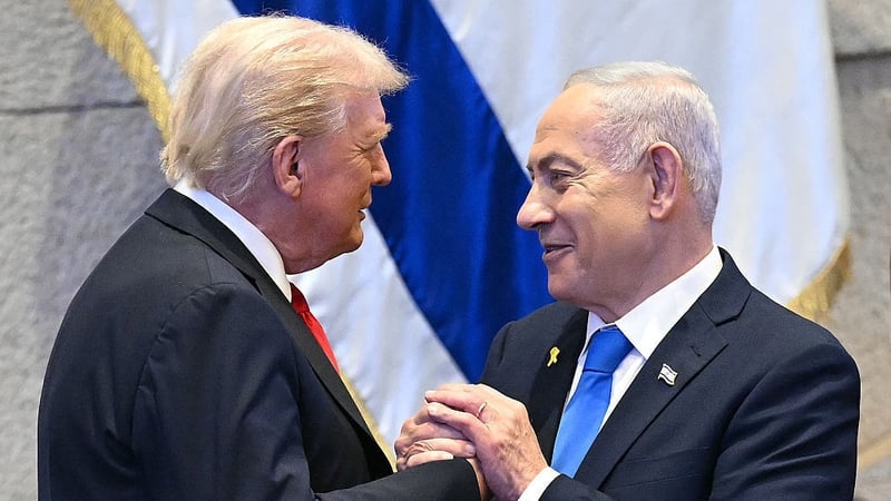Donald Trump (L) holds hands and speaks to Israeli Prime Minister Benjamin Netanyahu at the Israeli parliament