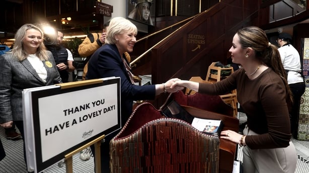Heather Humphreys shakes hands with a woman in bewley's cafe grafton street
